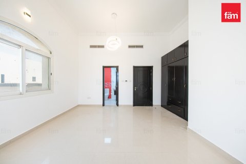 Villa in Al Barsha, Dubai 4 bedrooms, 937.8 sq.m. № 113579 - photo 21