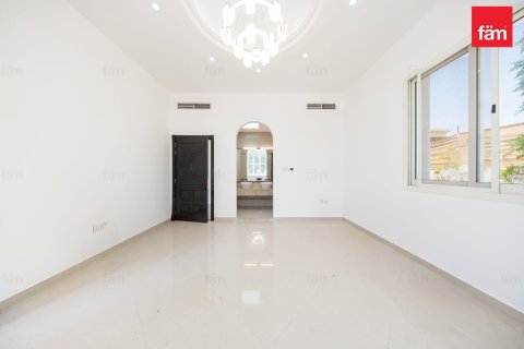 Villa in Al Barsha, Dubai 4 bedrooms, 937.8 sq.m. № 113579 - photo 4