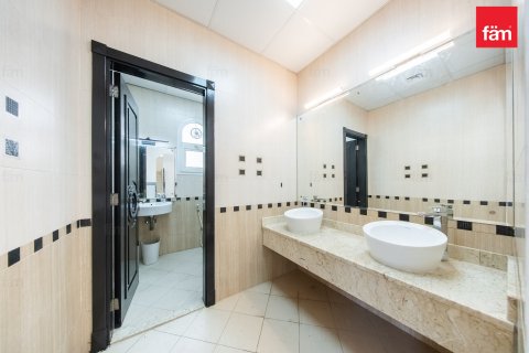 Villa in Al Barsha, Dubai 4 bedrooms, 937.8 sq.m. № 113579 - photo 9