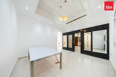 Villa in Al Barsha, Dubai 4 bedrooms, 937.8 sq.m. № 113579 - photo 19