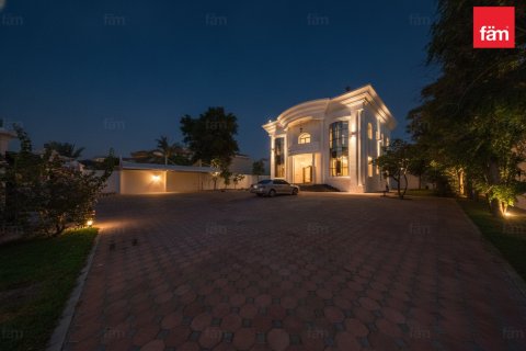 Villa in Al Barsha, Dubai 4 bedrooms, 937.8 sq.m. № 113579
