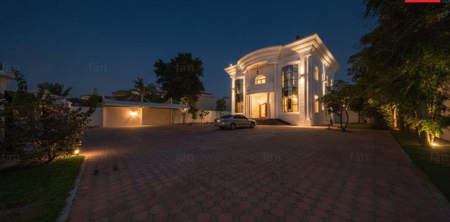 Villa in Al Barsha, Dubai 4 bedrooms, 937.8 sq.m. № 113579