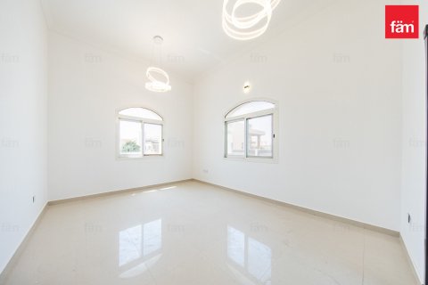 Villa in Al Barsha, Dubai 4 bedrooms, 937.8 sq.m. № 113579 - photo 15