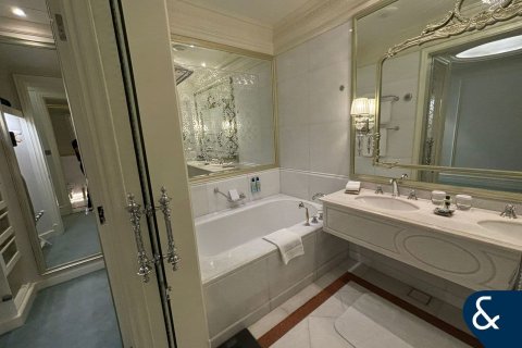 Купить апартаменты в отеле в The Crescent, Пальма Джумейра, Дубай: студию, 63м², № 75211 - фото 7