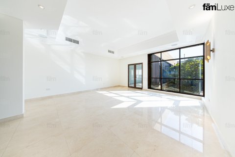 Villa in Al Barsha, Dubai 5 bedrooms, 3716.1 sq.m. № 141632 - photo 8