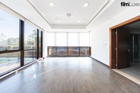 Villa in Al Barsha, Dubai 5 bedrooms, 3716.1 sq.m. № 141632 - photo 16