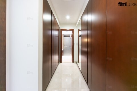 Villa in Al Barsha, Dubai 5 bedrooms, 3716.1 sq.m. № 141632 - photo 26