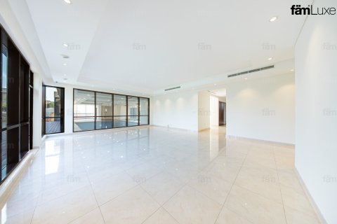 Villa in Al Barsha, Dubai 5 bedrooms, 3716.1 sq.m. № 141632 - photo 13