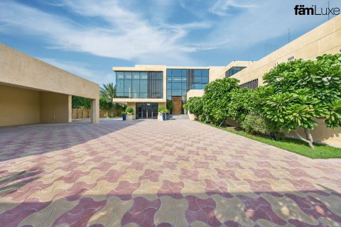 Villa in Al Barsha, Dubai 5 bedrooms, 3716.1 sq.m. № 141632 - photo 17
