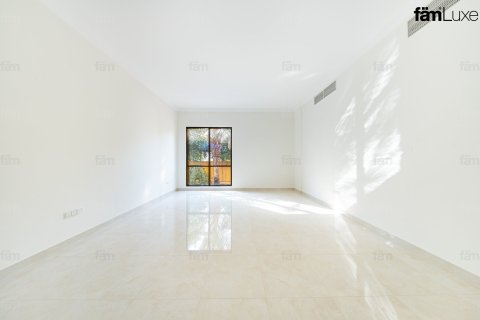 Villa in Al Barsha, Dubai 5 bedrooms, 3716.1 sq.m. № 141632 - photo 6