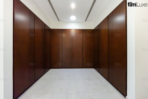 Villa in Al Barsha, Dubai 5 bedrooms, 3716.1 sq.m. № 141632 - photo 25