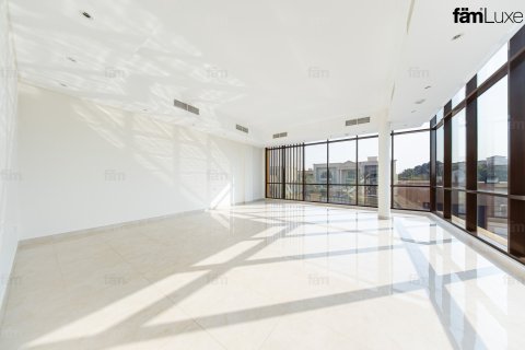 Villa in Al Barsha, Dubai 5 bedrooms, 3716.1 sq.m. № 141632 - photo 4