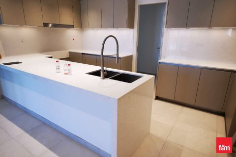 Apartment in Umm Suqeim, Dubai 4 bedrooms, 255.3 sq.m. № 91794 - photo 7