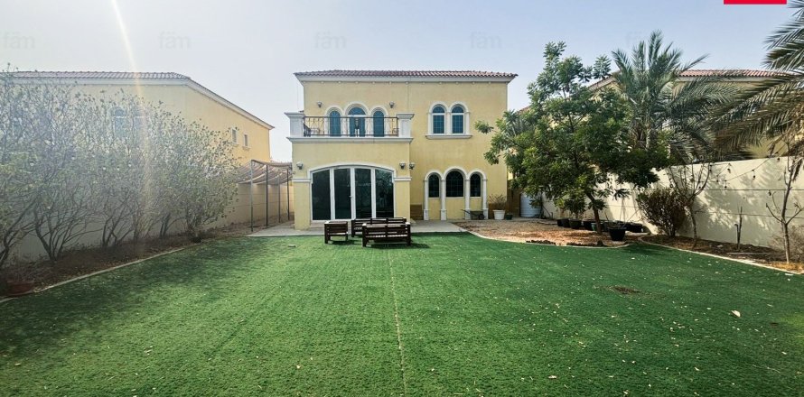 Вилла в Дубае, 3 спальни, 684.2м², № 50815