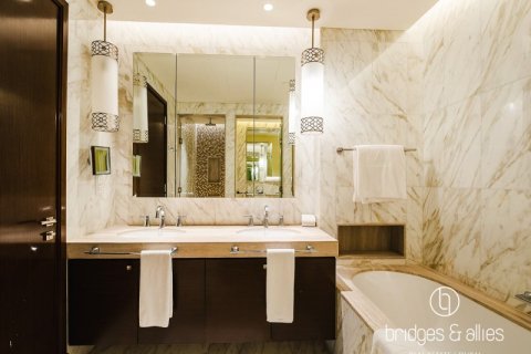 Apartment in Downtown Dubai (Downtown Burj Dubai), Dubai 3 bedrooms, 185 sq.m. № 78029 - photo 26