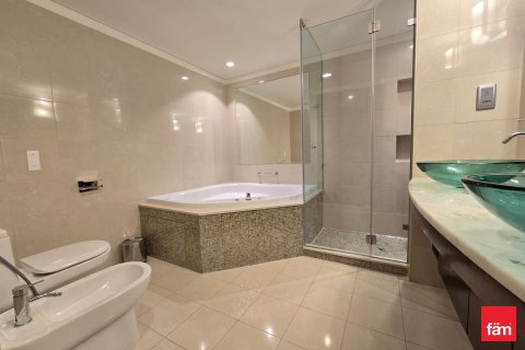 Apartment in Dubai 2 bedrooms, 211 sq.m. № 40895 - photo 18