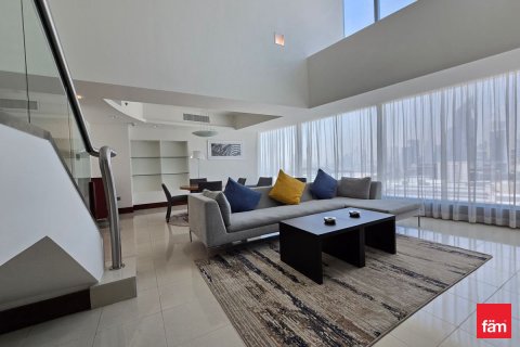 Apartment in Dubai 2 bedrooms, 211 sq.m. № 40895 - photo 1