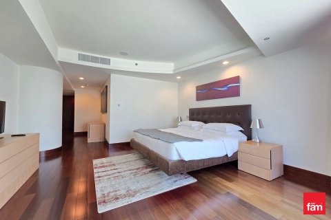 Apartment in Dubai 2 bedrooms, 211 sq.m. № 40895 - photo 17
