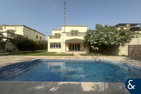 Villa en Regional, Jumeirah Park, Dubai, 4 dormitorios, 471 m², № 76792 - foto 1