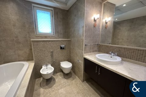 Villa en Regional, Jumeirah Park, Dubai, 4 dormitorios, 471 m², № 76792 - foto 16