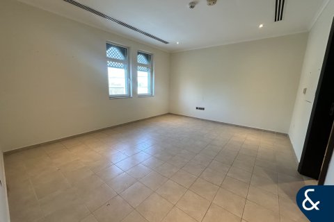 Villa en Regional, Jumeirah Park, Dubai, 4 dormitorios, 471 m², № 76792 - foto 9