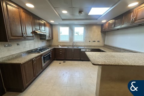 Villa en Regional, Jumeirah Park, Dubai, 4 dormitorios, 471 m², № 76792 - foto 4