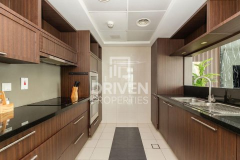 Apartment in The Lofts, Downtown Dubai (Downtown Burj Dubai), Dubai 2 bedrooms, 120.5 sq.m. № 126646 - photo 6