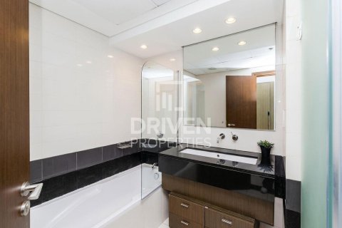 Apartment in The Lofts, Downtown Dubai (Downtown Burj Dubai), Dubai 2 bedrooms, 120.5 sq.m. № 126646 - photo 12