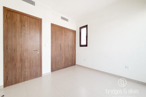 Снять в аренду виллу в Tilal Al Ghaf, Дубай: 3 спальни, 145м², № 92179 - фото 12