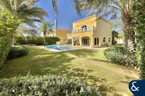 Купить виллу в Legacy, Jumeirah Park, Дубай: 5 спален, 436м², № 75672 - фото 1
