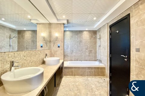 Купить виллу в Legacy, Jumeirah Park, Дубай: 5 спален, 436м², № 75672 - фото 9