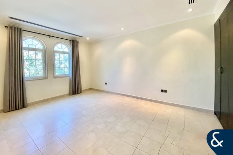 Купить виллу в Legacy, Jumeirah Park, Дубай: 5 спален, 436м², № 75672 - фото 17