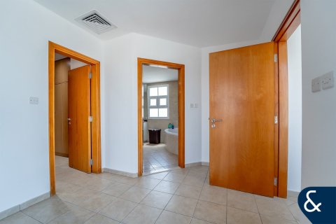 Apartment in Dubai Investment Park, Dubai 4 bedrooms, 452 sq.m. № 75668 - photo 17