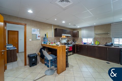 Apartment in Dubai Investment Park, Dubai 4 bedrooms, 452 sq.m. № 75668 - photo 8