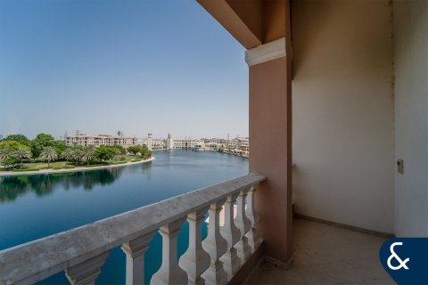 Apartment in Dubai Investment Park, Dubai 4 bedrooms, 452 sq.m. № 75668 - photo 2