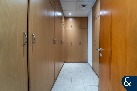 Apartment in Dubai Investment Park, Dubai 4 bedrooms, 452 sq.m. № 75668 - photo 16