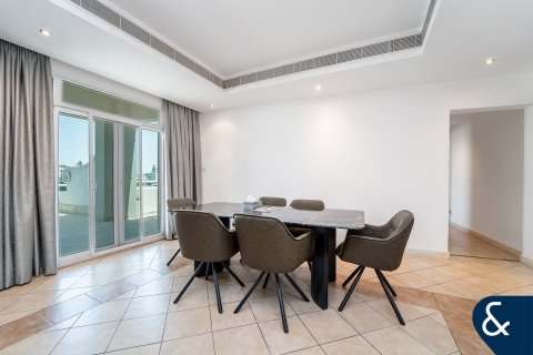 Apartment in Dubai Investment Park, Dubai 4 bedrooms, 452 sq.m. № 75668 - photo 7