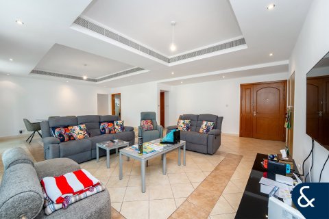 Apartment in Dubai Investment Park, Dubai 4 bedrooms, 452 sq.m. № 75668 - photo 5