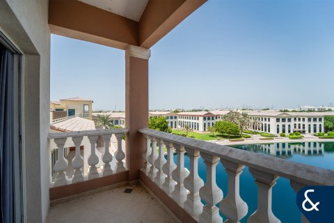 Apartment in Dubai Investment Park, Dubai 4 bedrooms, 452 sq.m. № 75668 - photo 18