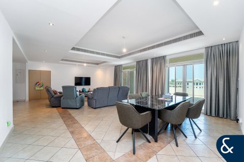 Apartment in Dubai Investment Park, Dubai 4 bedrooms, 452 sq.m. № 75668 - photo 6