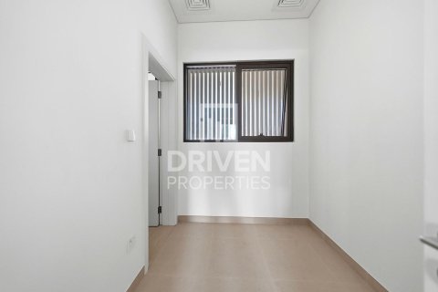 Townhouse in Nad Al Sheba 1, Nadd Al Sheba, Dubai 3 bedrooms, 167.78 sq.m. № 141069 - photo 5