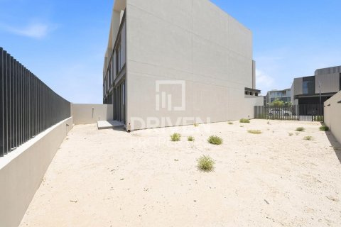 Townhouse in Nad Al Sheba 1, Nadd Al Sheba, Dubai 3 bedrooms, 167.78 sq.m. № 141069 - photo 25
