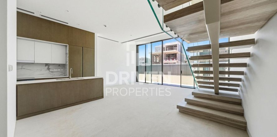 Townhouse in Nad Al Sheba 1, Nadd Al Sheba, Dubai 3 bedrooms, 167.78 sq.m. № 141069