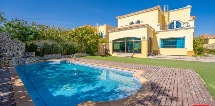 Villa en Dubai, 5 dormitorios, 740 m², № 69720