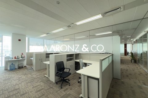 Снять в аренду офис в Sheikh Zayed Road, Дубай: 557м², № 92202 - фото 6