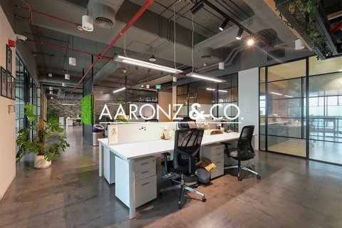 Снять в аренду офис в Дубай Марине, Дубай: 367м², № 92203 - фото 8