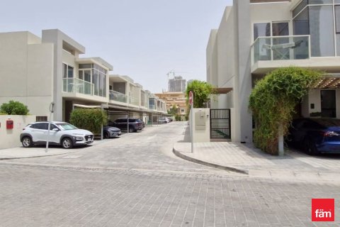 Villa in Dubai 4 bedrooms, 188.5 sq.m. № 50841 - photo 16