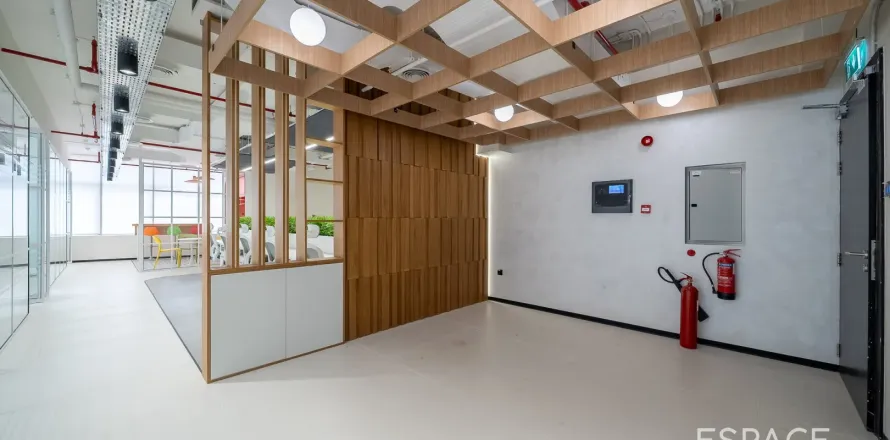 Office in Jumeirah Lake Towers, Dubai 157 sq.m. № 71174