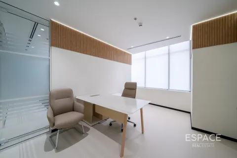 Office in Jumeirah Lake Towers, Dubai 157 sq.m. № 71174 - photo 2