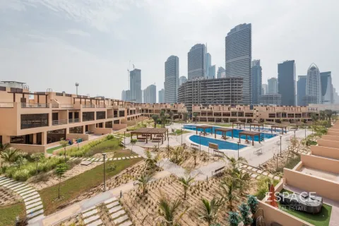 Townhouse in Jumeirah Islands, Dubai 4 bedrooms, 217 sq.m. № 62260 - photo 2